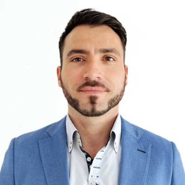 Héctor Escarvajal · Credit8